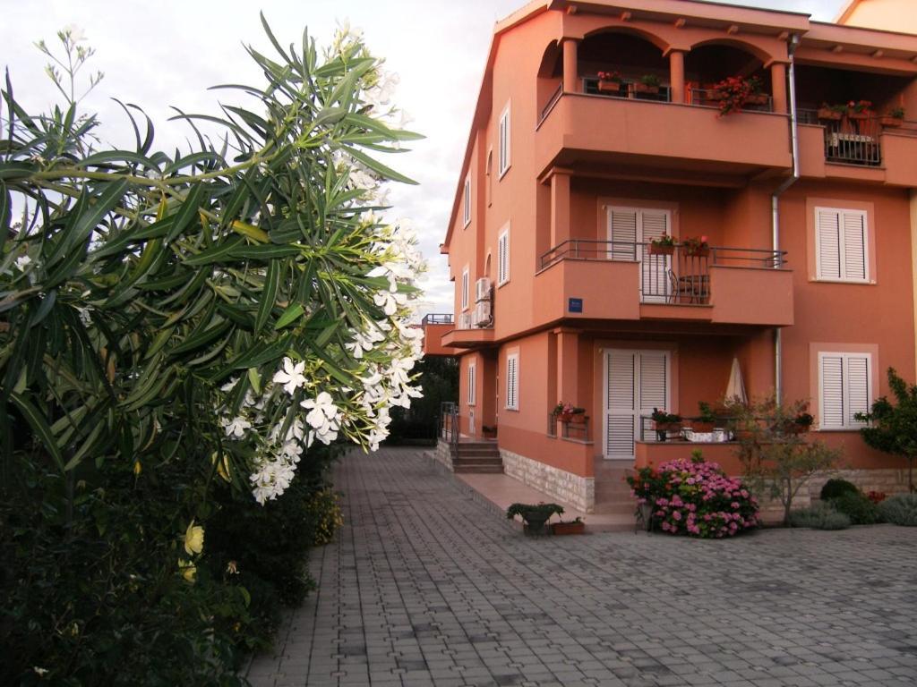 Apartments Juran Sukošan Exterior foto